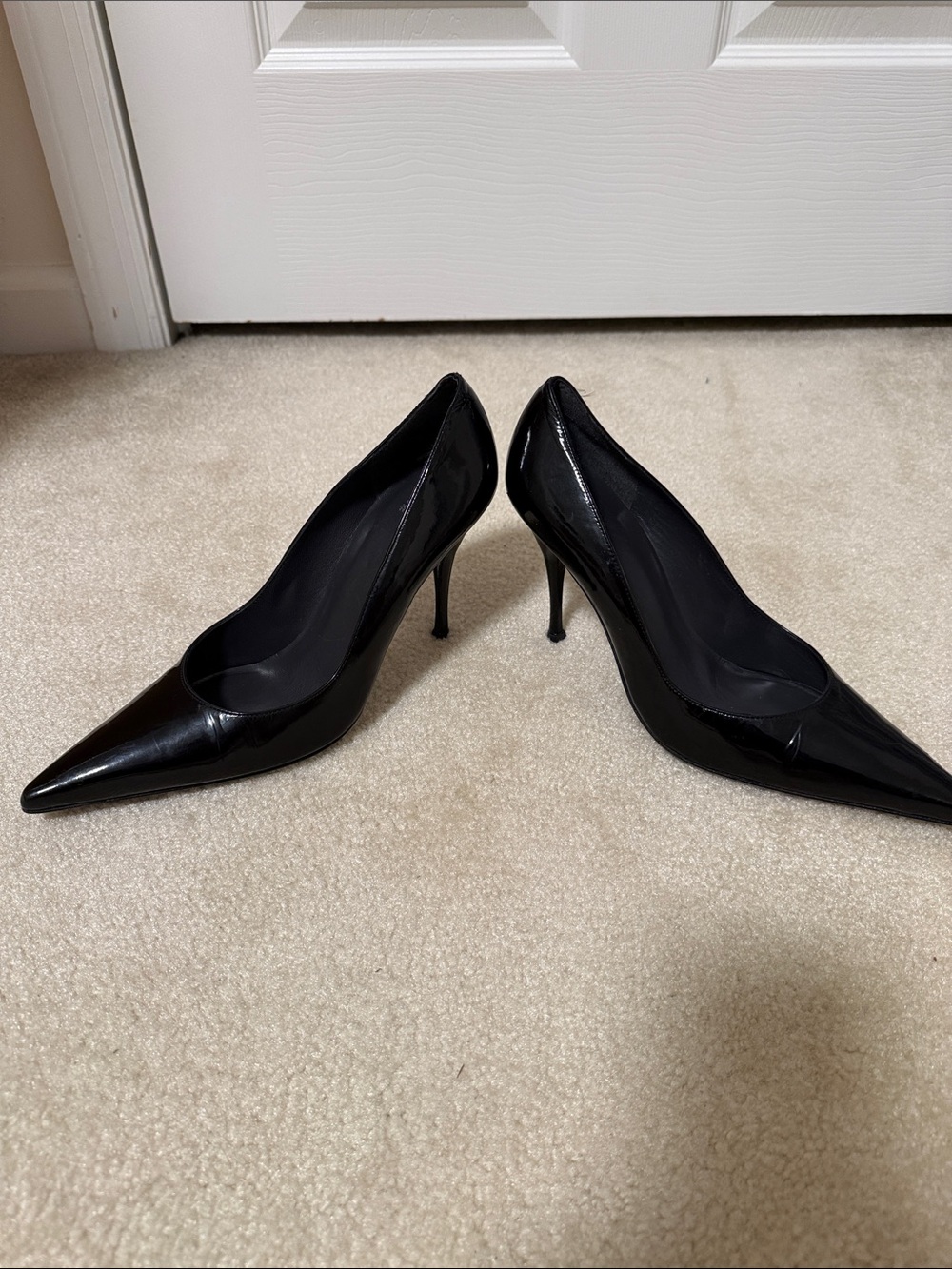 Stuart Weitzman Black Patent Pointed Stiletto Heel Pump. - Picture 4 of 8